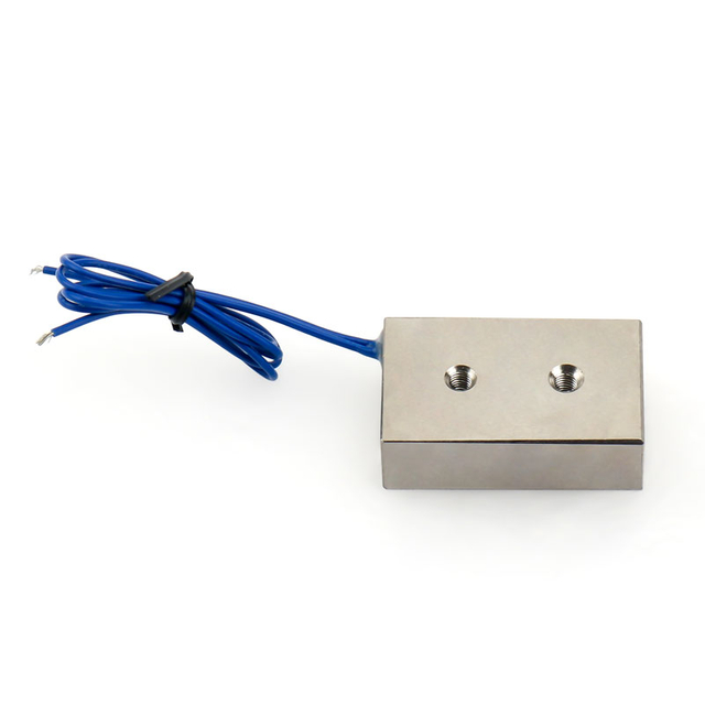 Potenza rettangolare su Holding Tappt Electromagnet